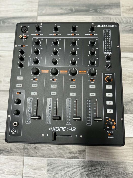 Allen & Heath Xone:43 – Mixer DJ profesional 4 canale – stare foarte bună
