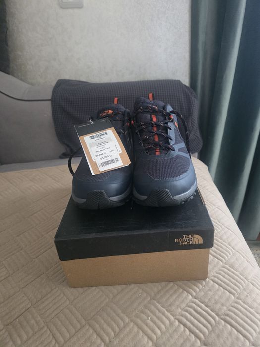 44 размер. Кроссовки the north face.