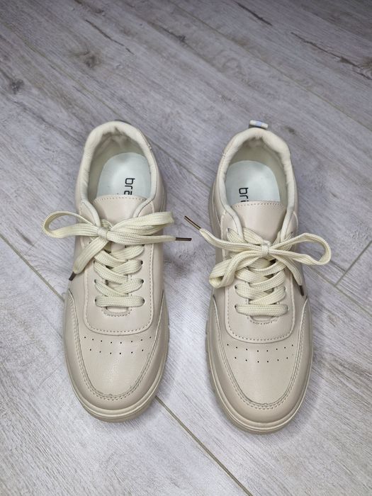 Продается женская обувь