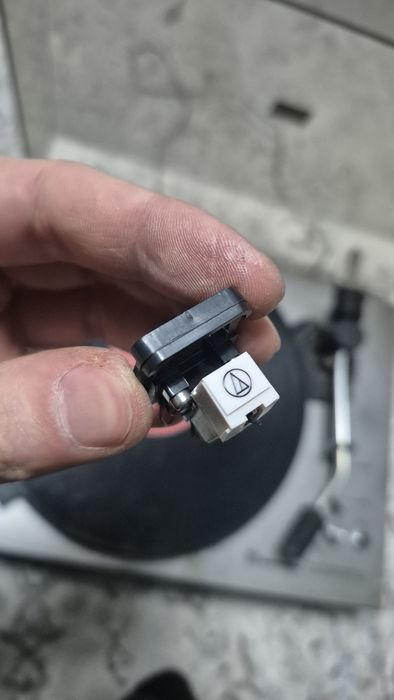 Продам виниловый проигрыватель