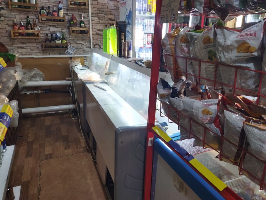 Продам два витринных холодильника