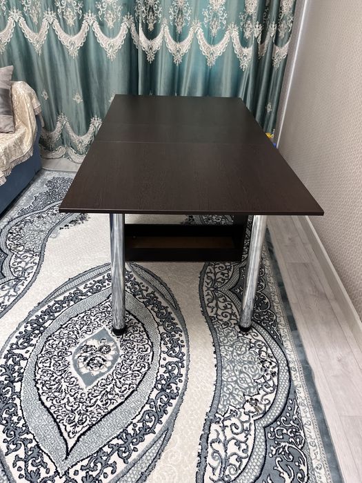 Стол для гостиной комнаты