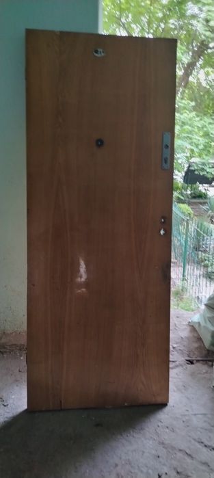 Продаётся дубовая дверь б/у в хорошем состоянии