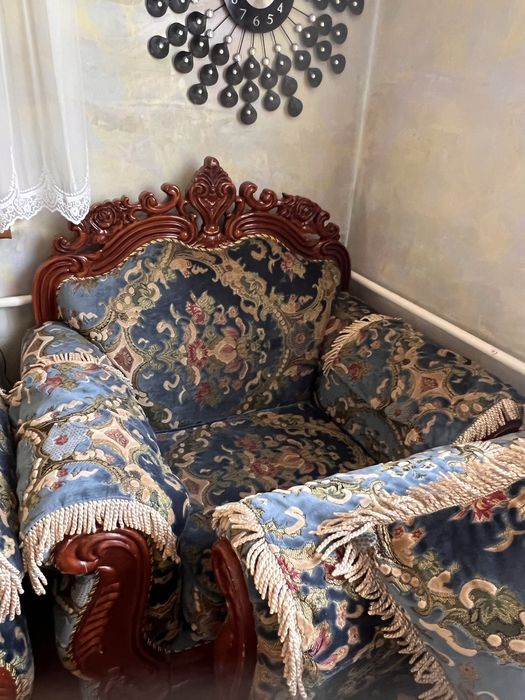 Диван и два кресла