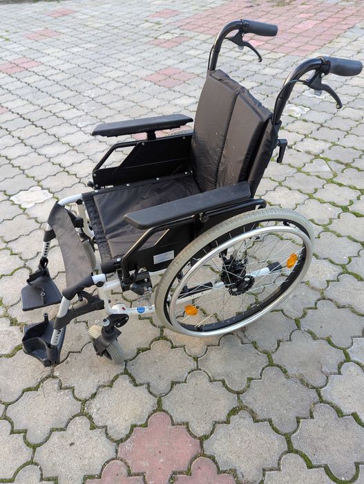 Scaun pliabil , carucior pentru persoane cu nevoi speciale