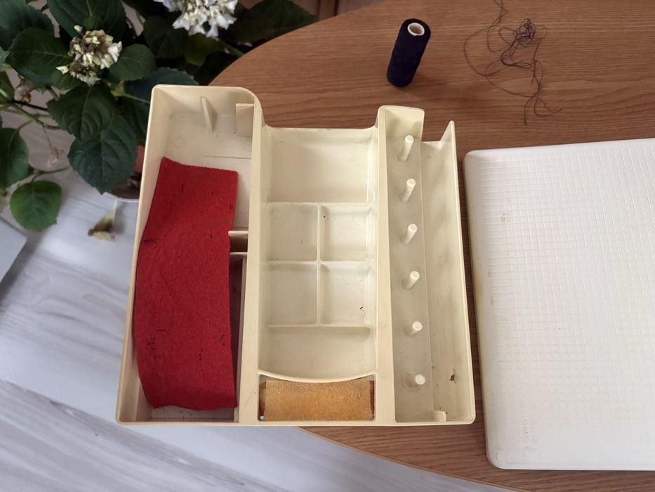 Masina de cusut suedeza Husqvarna 6270