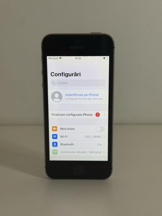 iPhone SE 1st Gen, 16GB, iOS 15.7, Baterie 90%