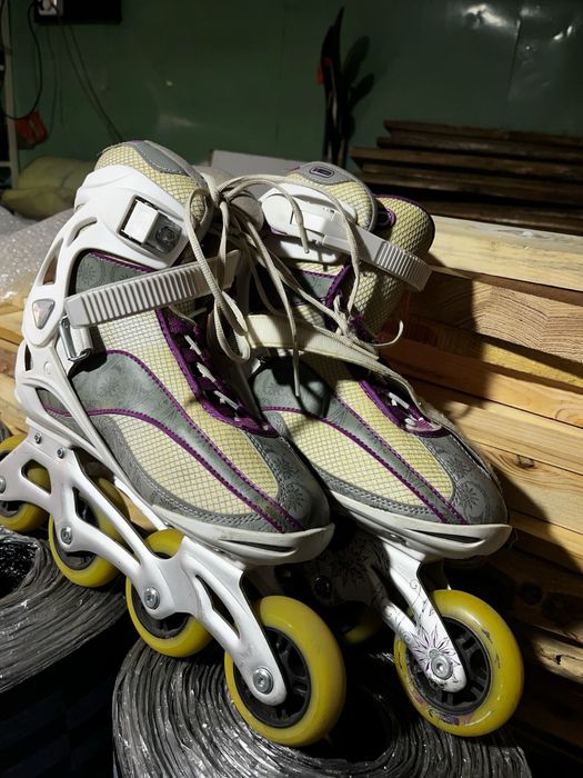 Роликовые коньки