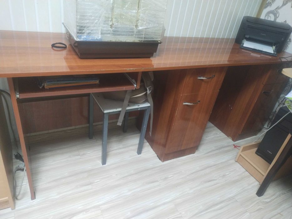 Продаётся Письменный стол