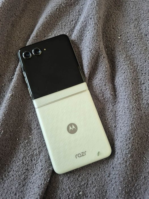 Motorola Razr 60 (2025) - Brightest Sky 256gb/8gb