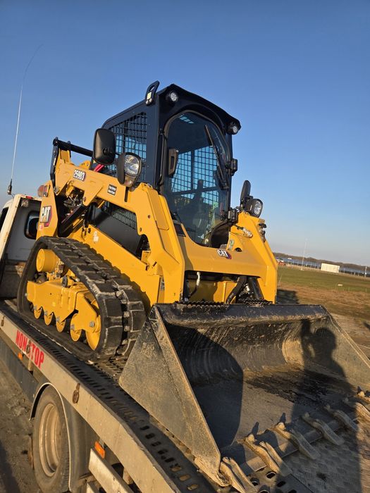 Închiriere Mini Încărcător Șenilat Caterpillar – Servicii Profesionale