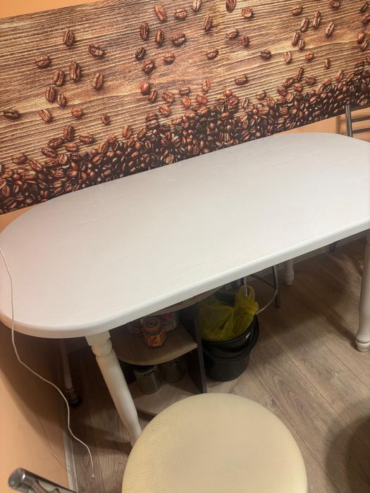 Продается кухонный обеденный стол