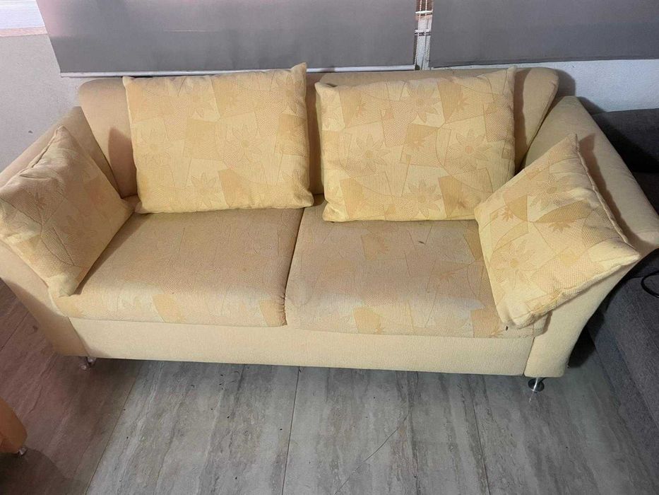 Set living: 2 fotolii + canapea extensibilă – confortabile, stare bună