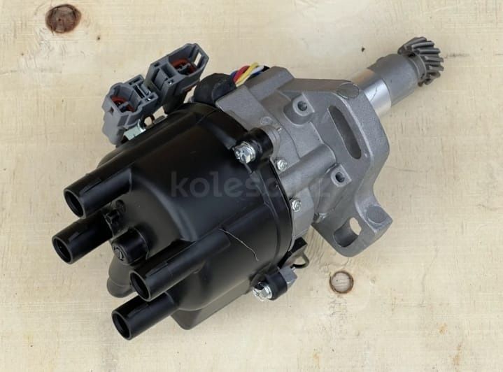 Срочно продам трамблёр на Тойота Хайс объем 2,4 2rz