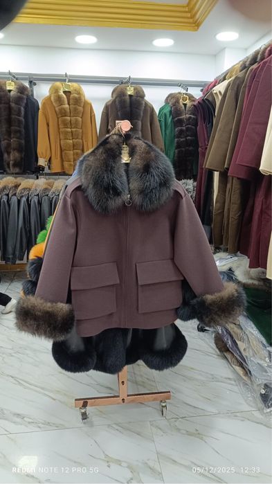 Кашмирено палто с естествен косъм