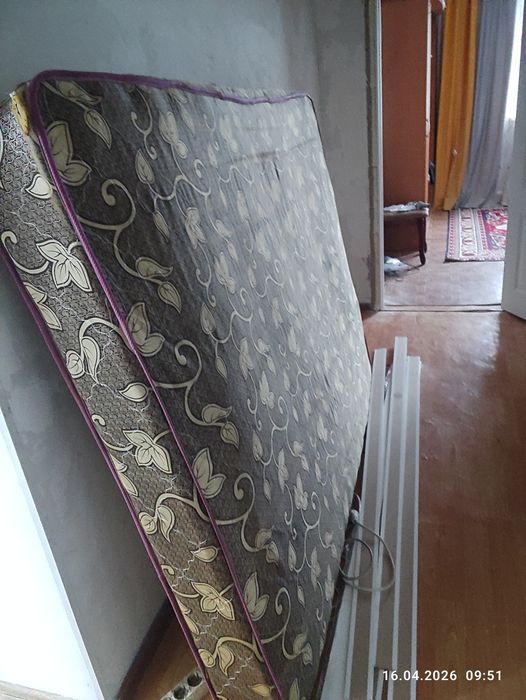 Кровать с матрасом