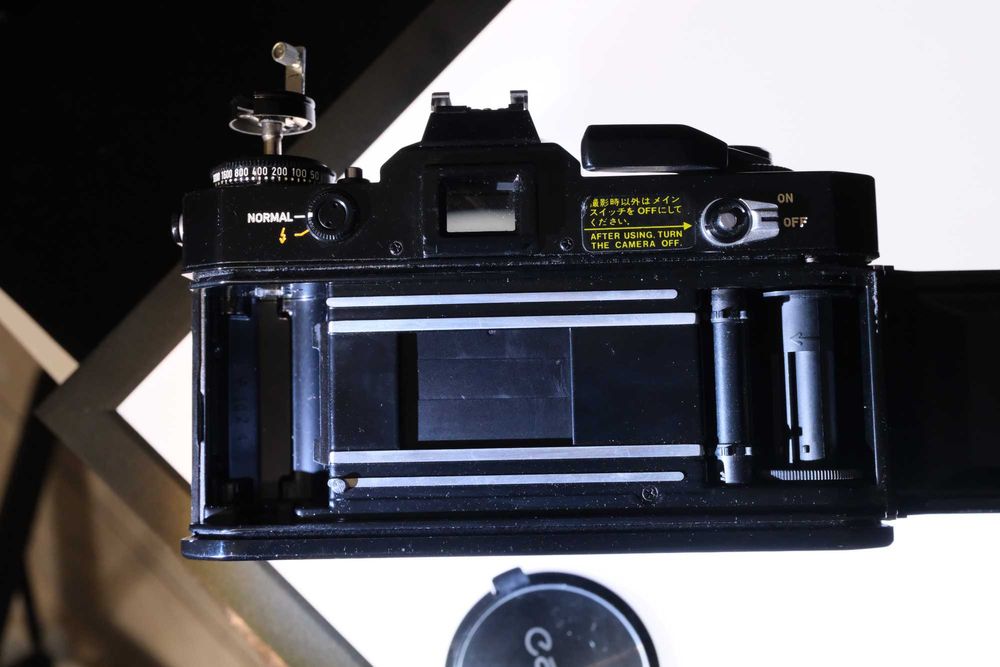 Canon EF - SLR pe film + Canon FD 50mm F/1,4 SSC