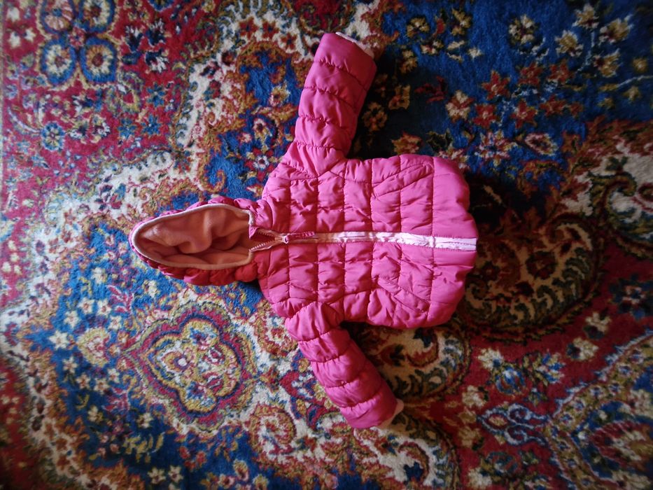 Vand haine de fetita de iarna