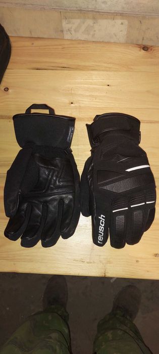 Горные лыжи Atomic в комплекте.