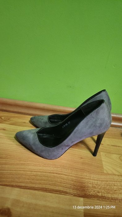 Pantofi cu toc Stiletto
