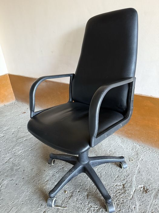 Kreslo remont ishlarni qilamiz