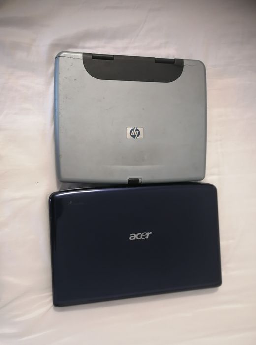 Vând 2  laptop-uri pentru piese