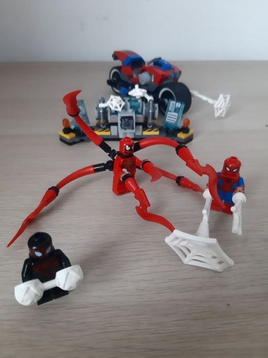 Lego Spiderman 76113 si 76226