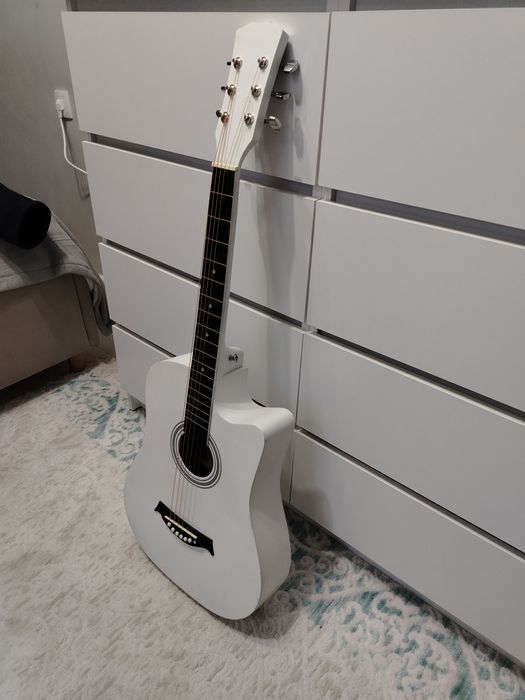 Продам гитару в отличном состоянии