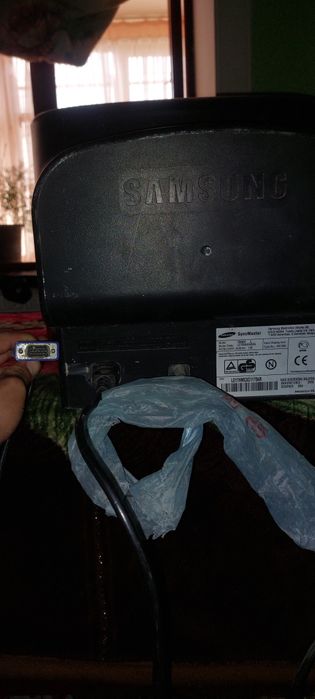 Samsung SyncMaster 793df Sotiladi