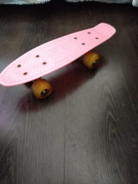 Ghiozdan calitate garantată, la 150 RON + skateboard cadou