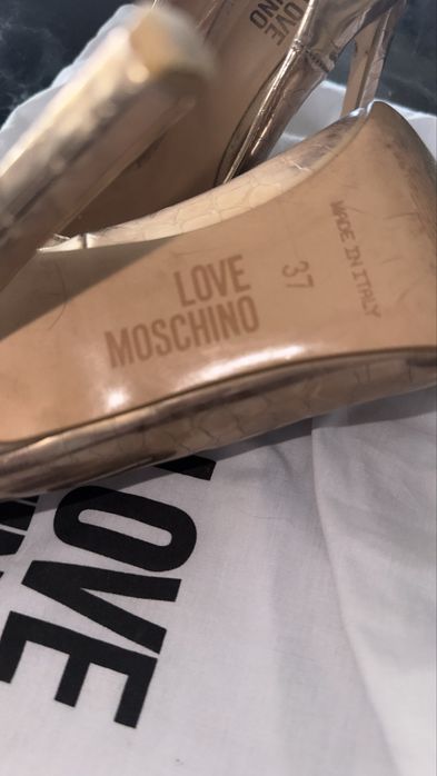 Официзлни обувки Moschino