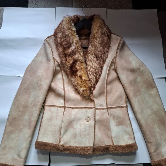 Haină călduroasă cu blană