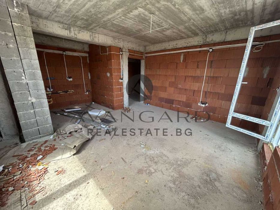 Продава се Тристаен апартамент в Пловдив, Остромила - 122 кв.м за 938 €/кв.м - Снимка #1