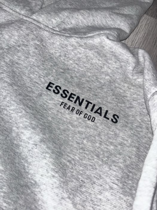 Vand Compleu Essentials Nou cu eticheta