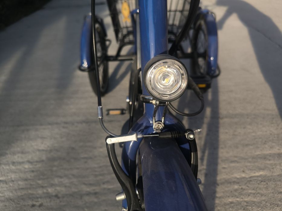 Tricicleta electrica noua .