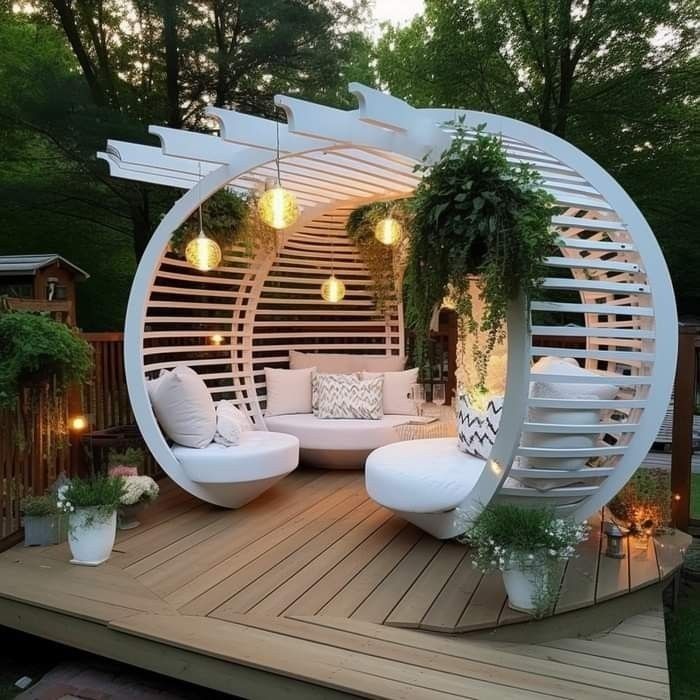 Беседки и качели.