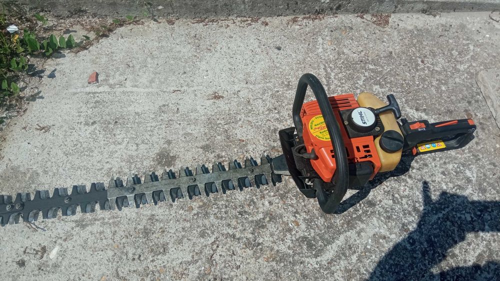 Бензинова ножица за жив плет STIHL- HS80