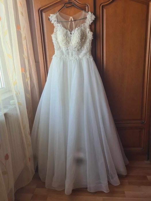 Vând rochie de mireasa marimea 48