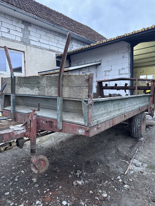 Remorca pentru spart gunoi