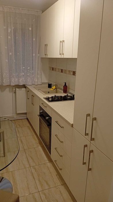 Inchiriez garsoniera.Proprietar