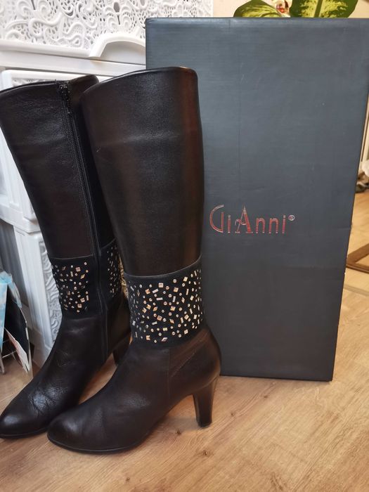 Дамски кожени ботуши