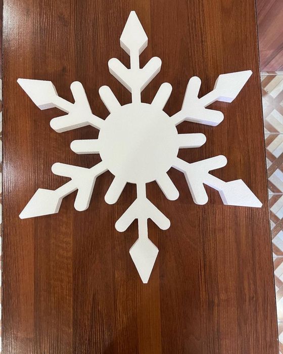 Новогодний декор, снежинки из пенопласта