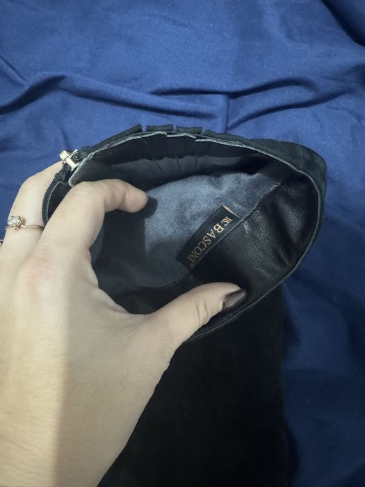 Продам осенние сапоги баскони