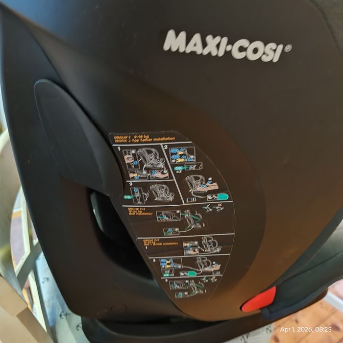 Детско столче за автомобил / кола. Maxi Cosi made in Italy.