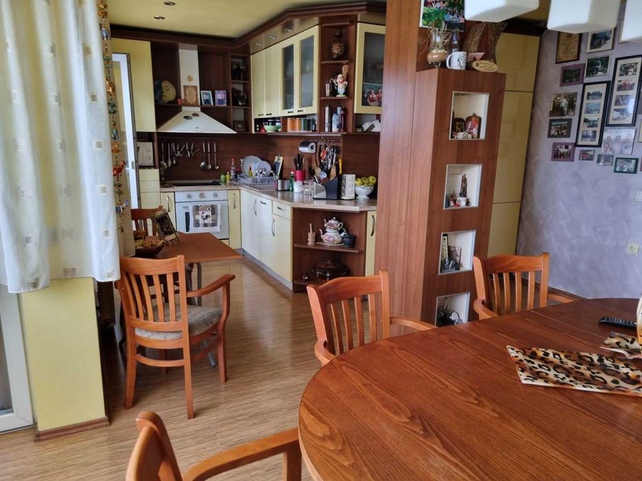 Продава се Многостаен апартамент в Русе, Център - 173 кв.м за 1561 €/кв.м - Снимка #1