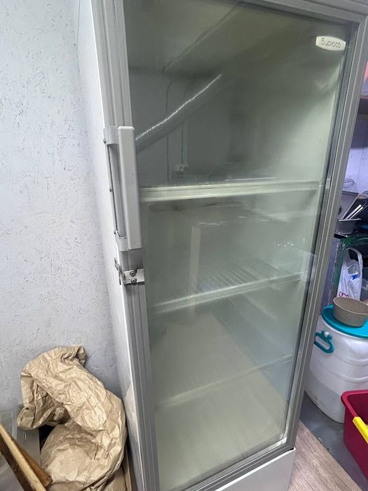 Продам ветринный холодильник