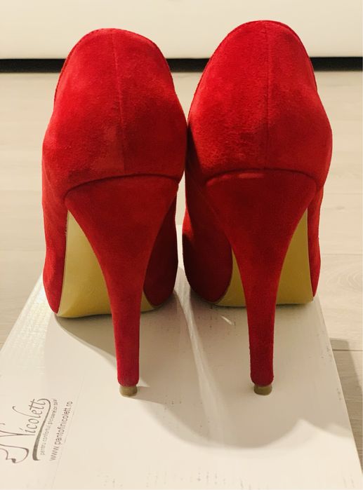 Pantofi rosii, piele intoarsa,marimea 37