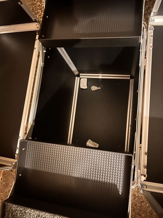 Куфар за грим на колелца