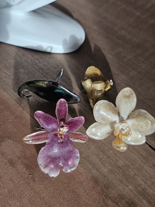 Регулируеми пръстенчета с естествен цвят на орхидея, лилиум и пауново