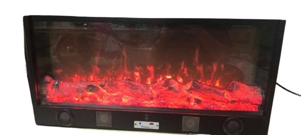 Електрическа камина с Bluetooth и реалистичен пламъчен ефект